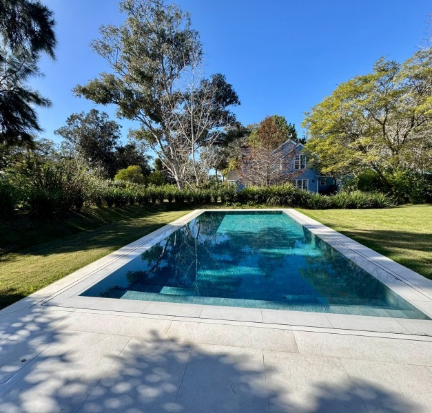 Casa en venta y alquiler en Laguna Blanca con piscina